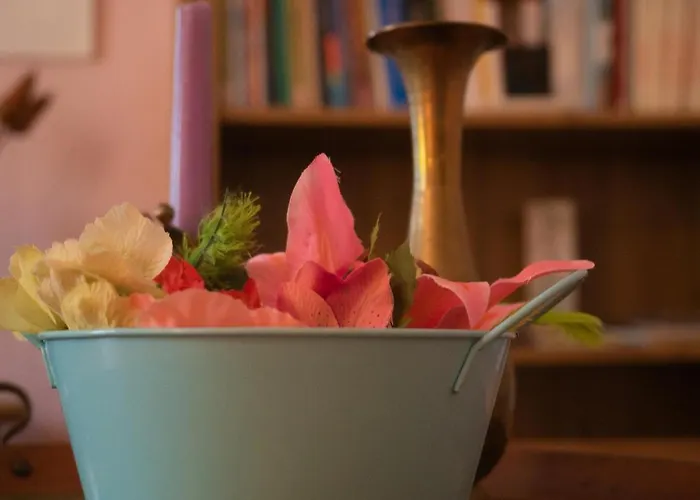 Private Art 50m From Sea 1-3 Per *