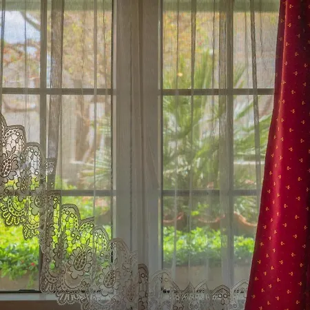 Private Art 50m From Sea 1-3 Per *