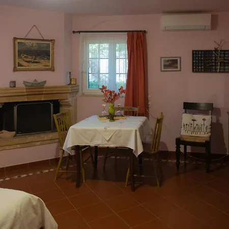 Private Art 50m From Sea 1-3 Per *