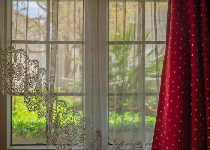 Private Art 50m From Sea 1-3 Per *