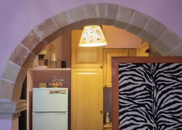 Private Art 50m From Sea 1-3 Per *