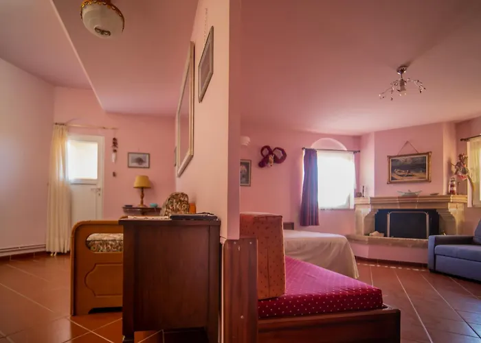 Private Art 50m From Sea 1-3 Per מונמבאסיה